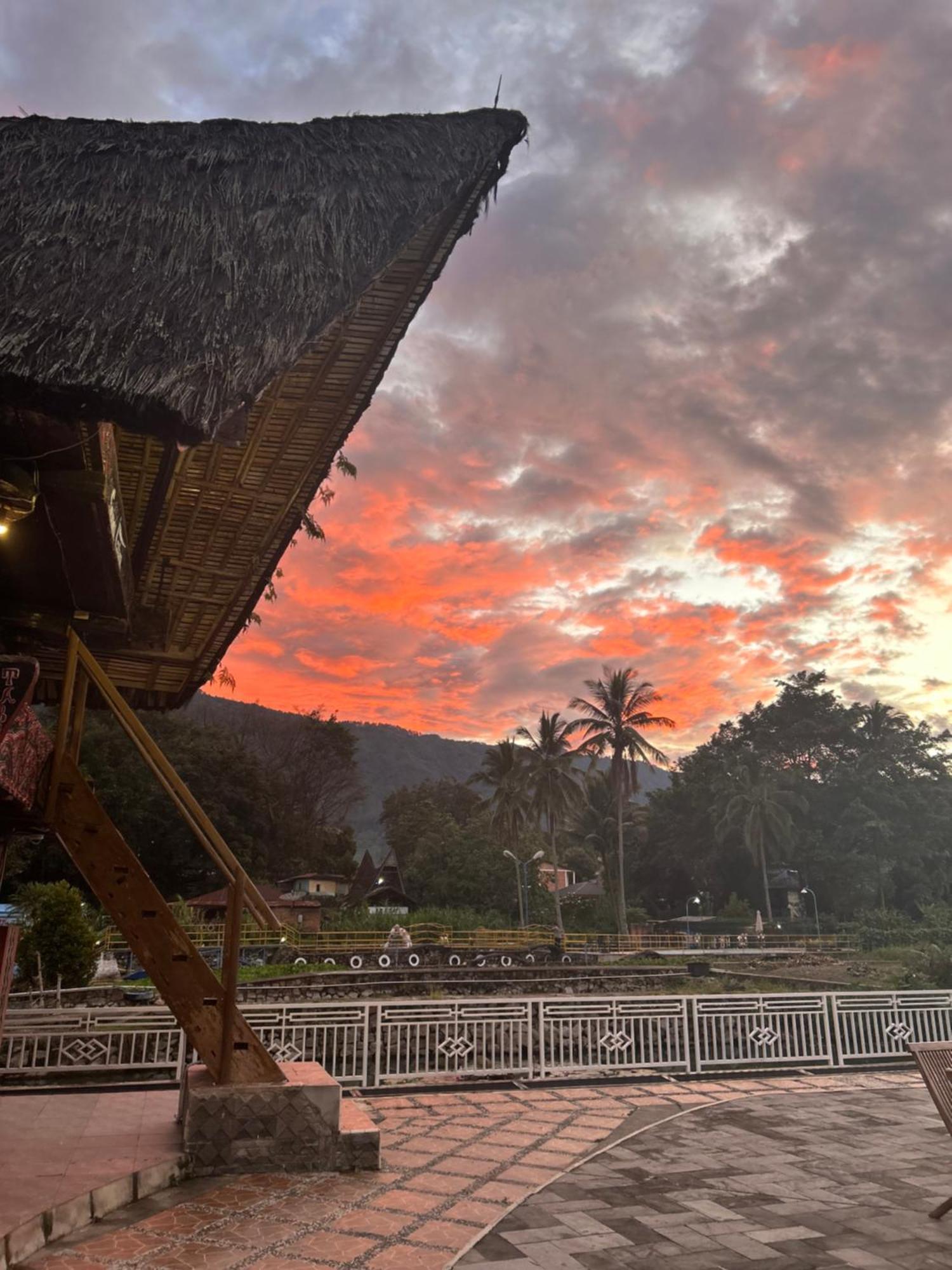 Tabo Cottages Tuk Tuk Exterior photo